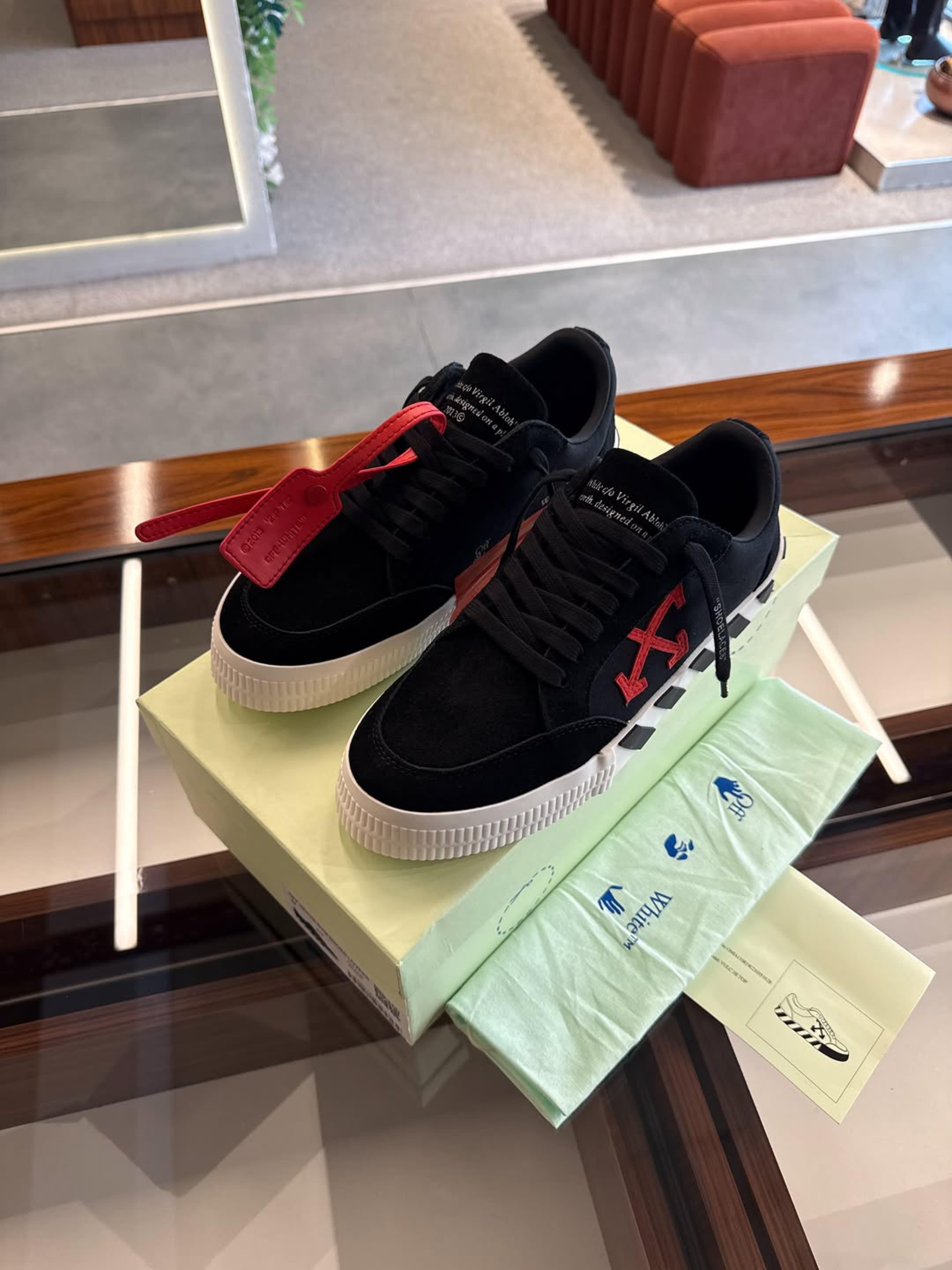 OFF- WHİTE Vulc Low Black Red Arrow