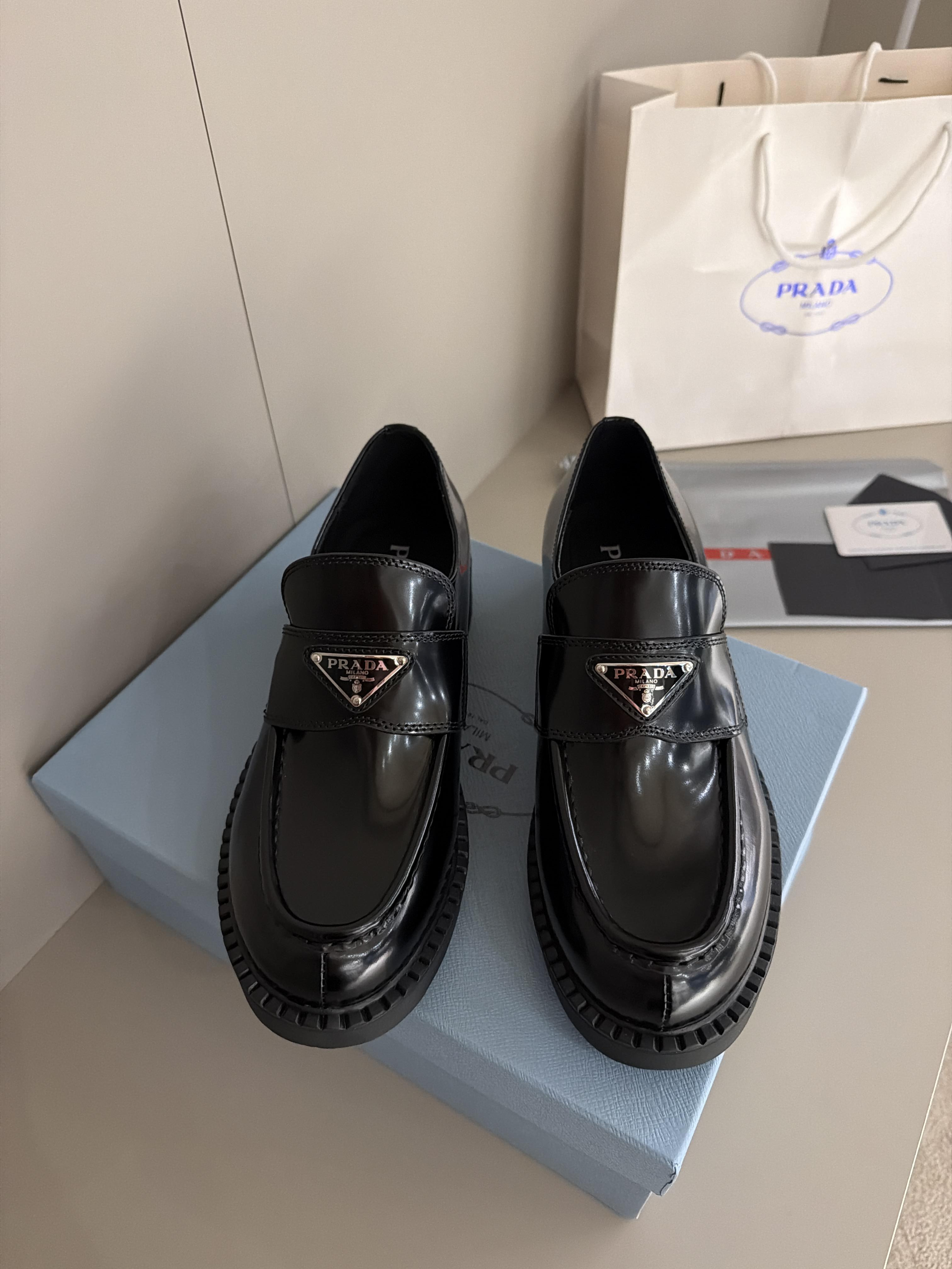 Prada siyah loafer Women