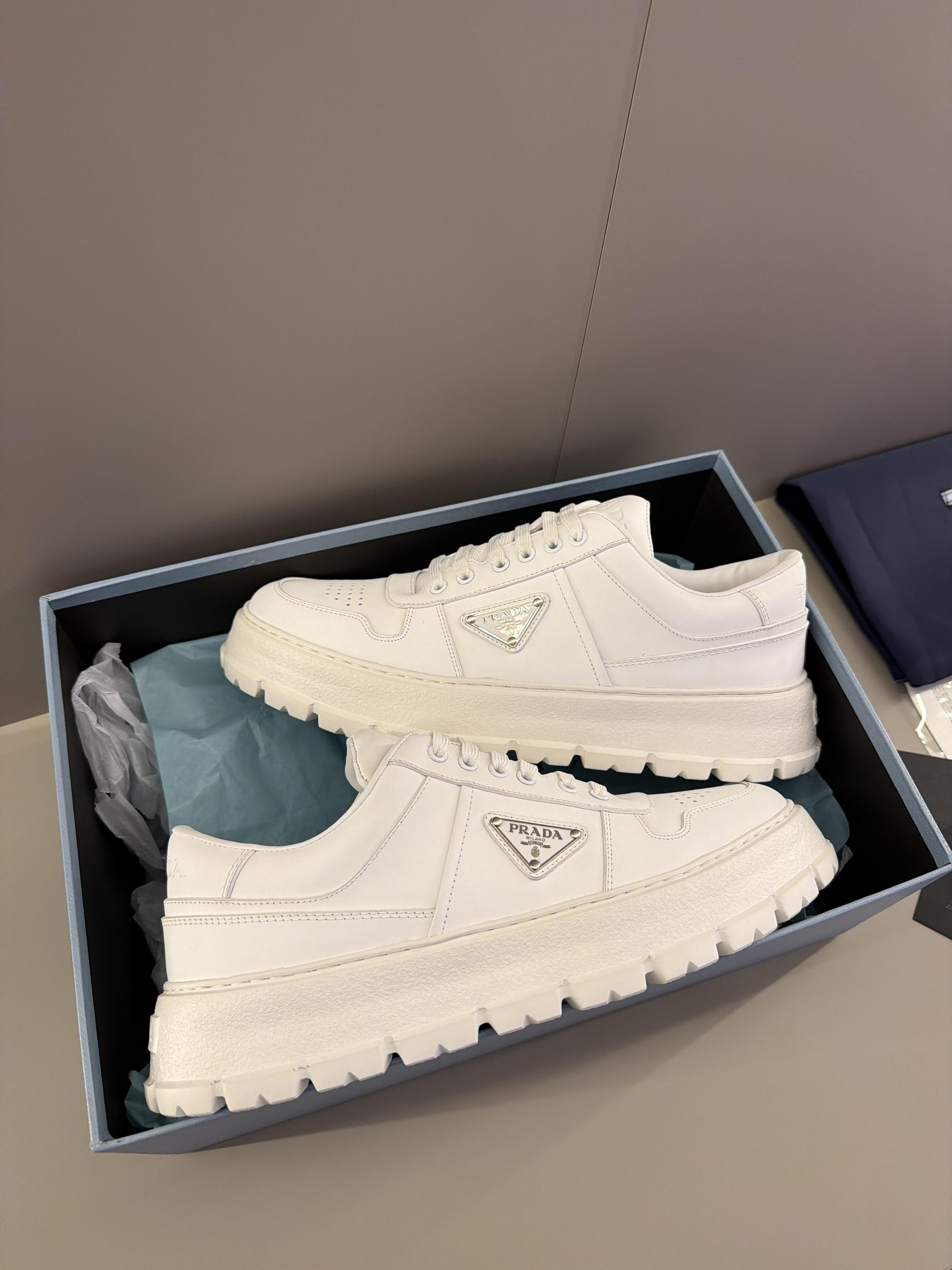 Prada Beyaz Deri Ayakkabı