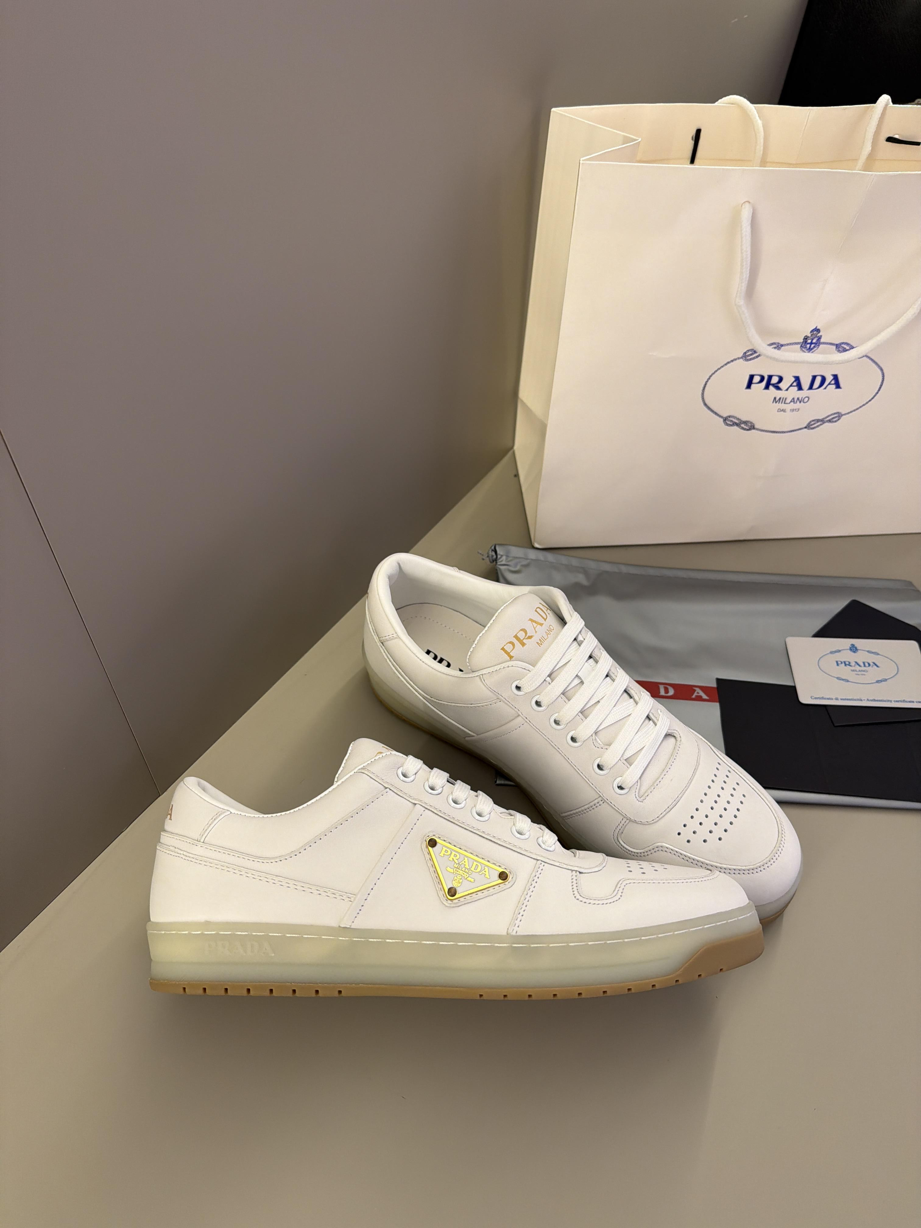 Prada Downtown beyaz ayakkabı