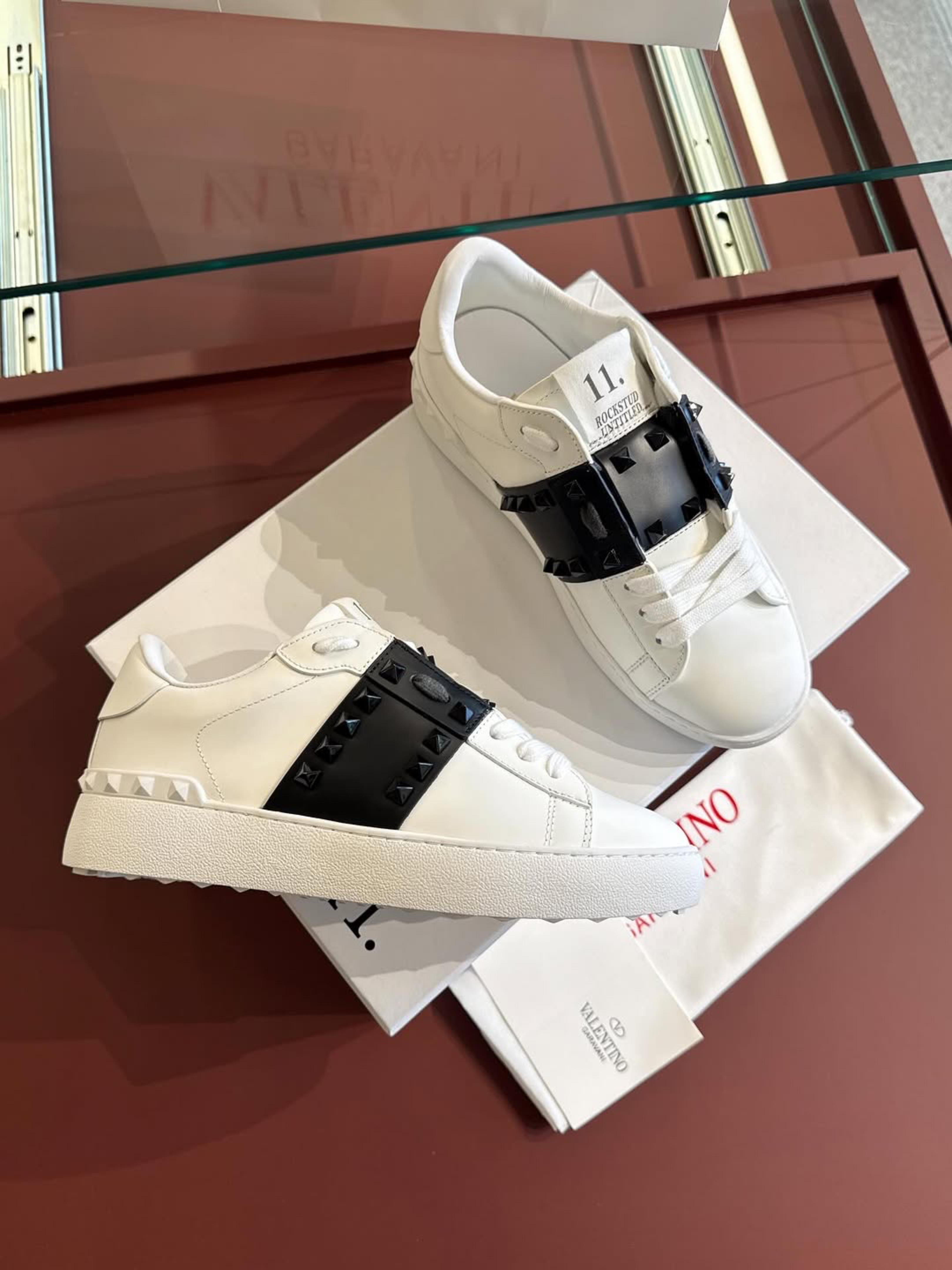 Valentino Garavani Rockstud Siyah Beyaz Kadın Deri Sneaker BS02