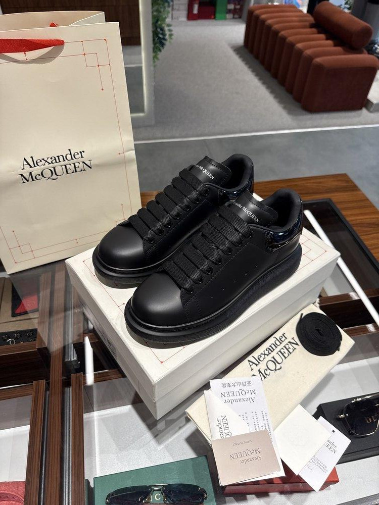 Alexander McQueen (parlak)
