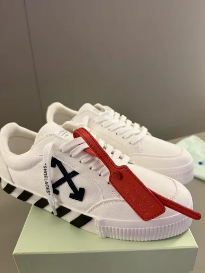 OFF-WHITE Vulc Low White dark blue