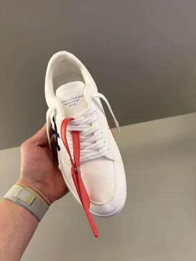 OFF-WHITE Vulc Low White dark blue