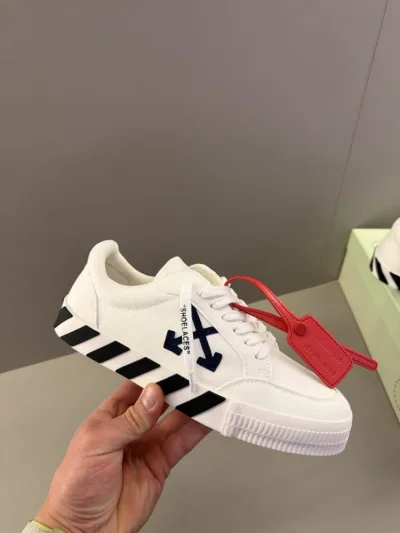 OFF-WHITE Vulc Low White dark blue