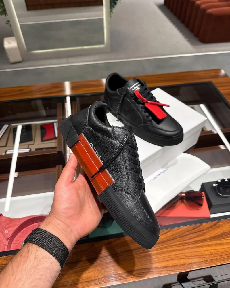 Off White Siyah
