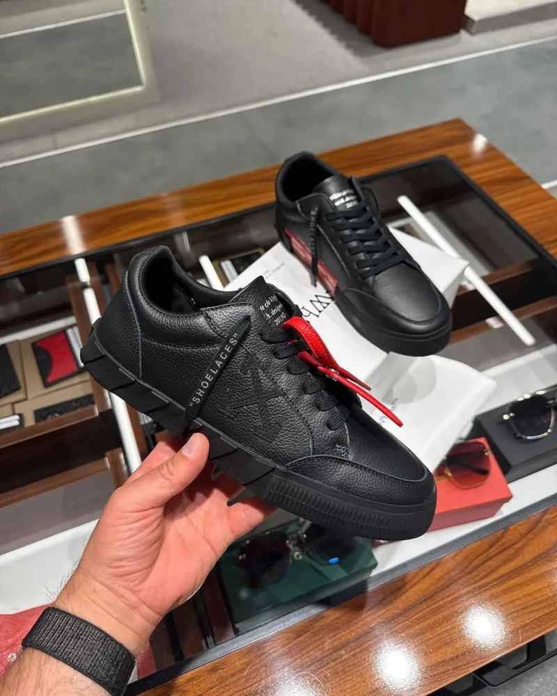 Off White Siyah