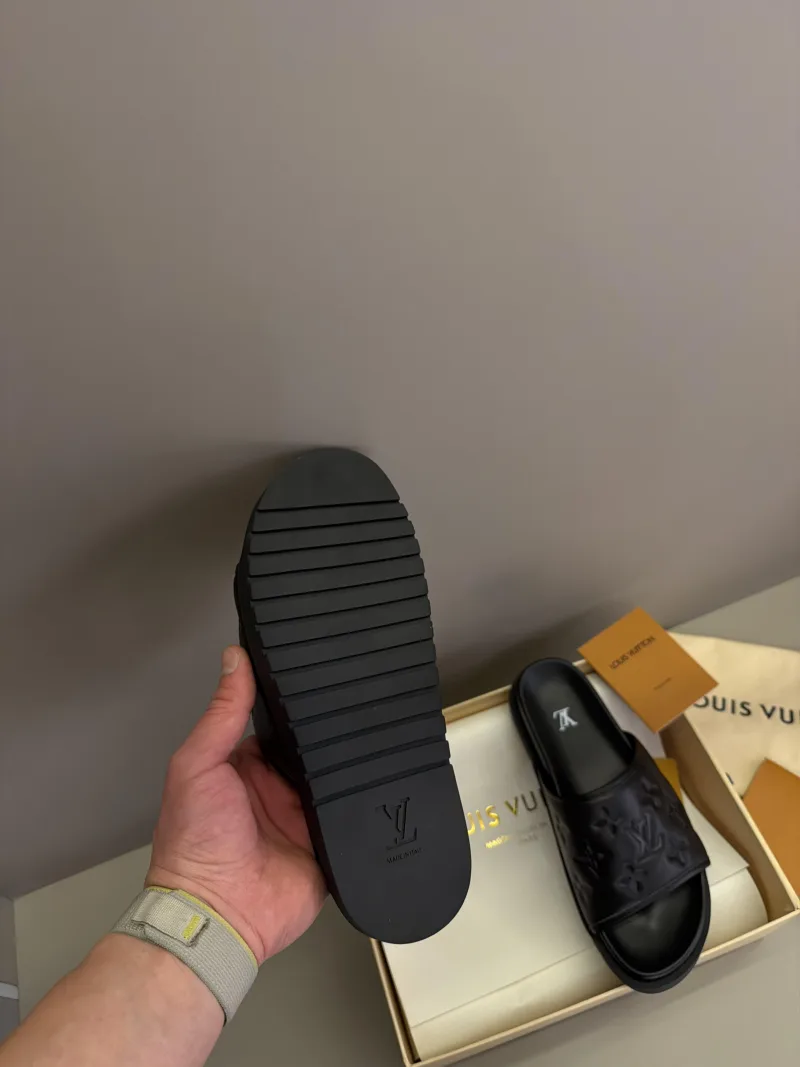 Louıs Vuıtton terlik Black