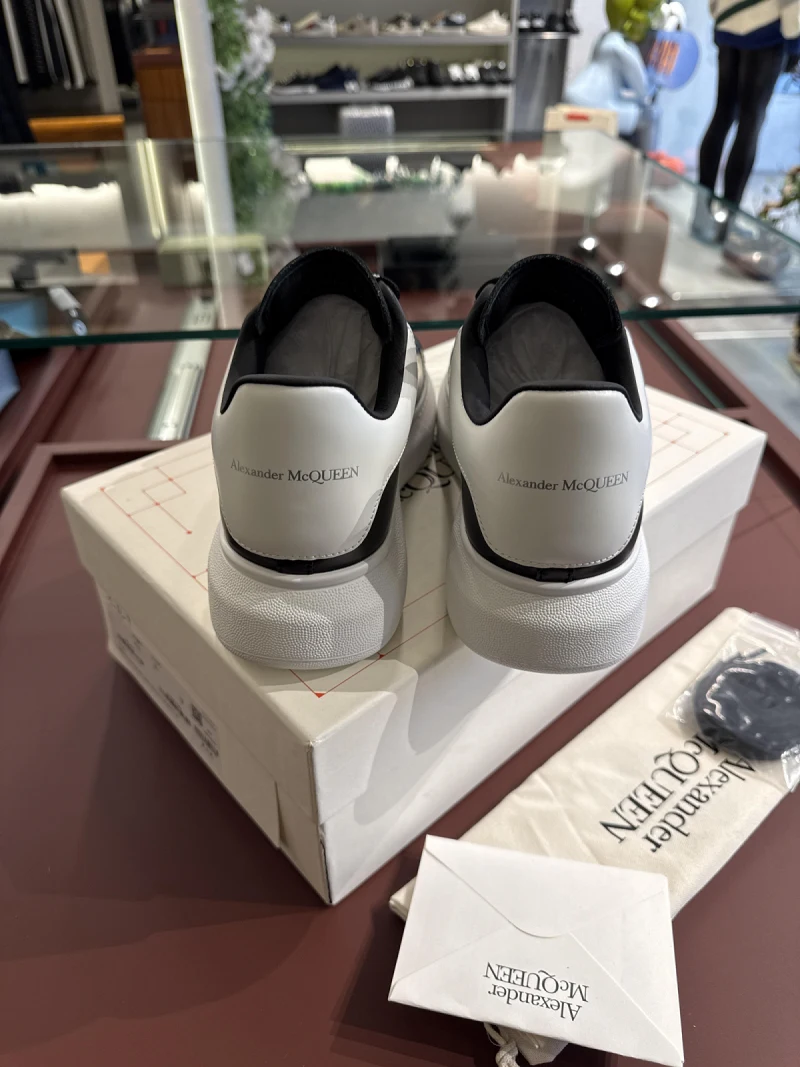 Alexander McQueen-SBT9076