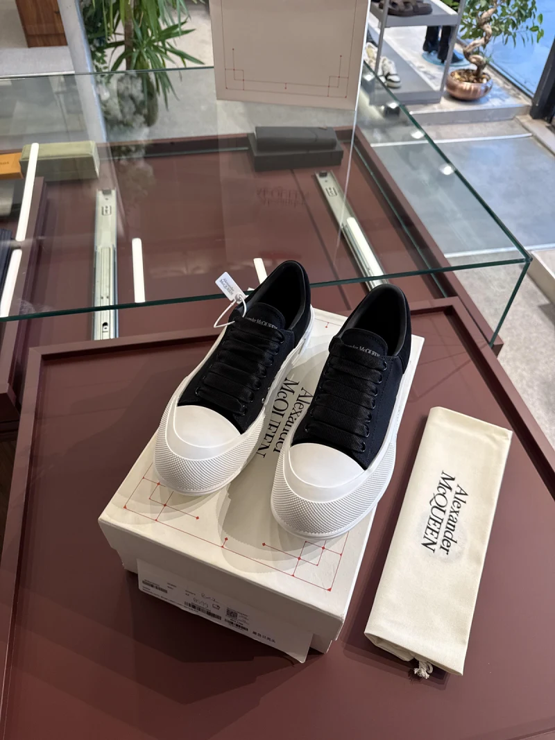 Alexander McQueen BS99