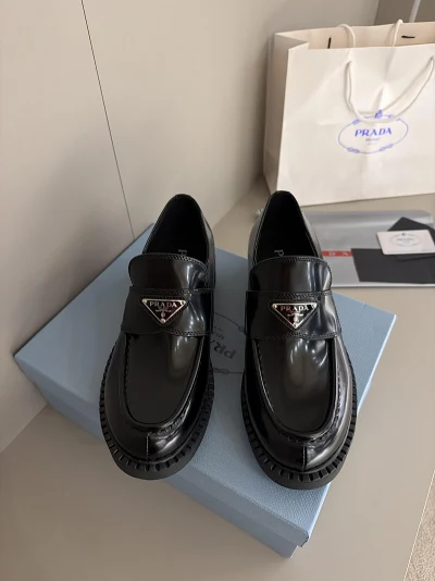 Prada siyah loafer Women
