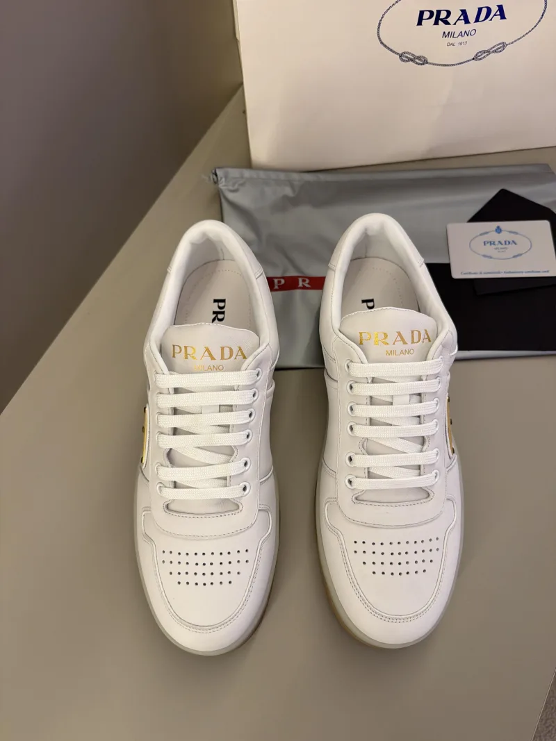 Prada Downtown beyaz ayakkabı