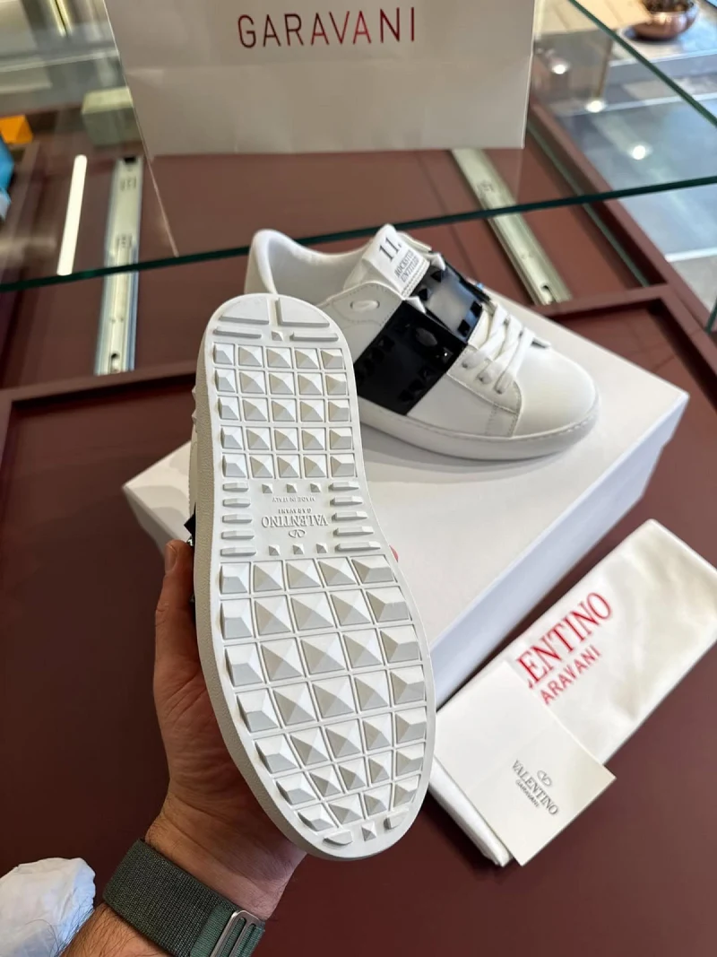 Valentino Garavani Rockstud Siyah Beyaz Kadın Deri Sneaker BS02