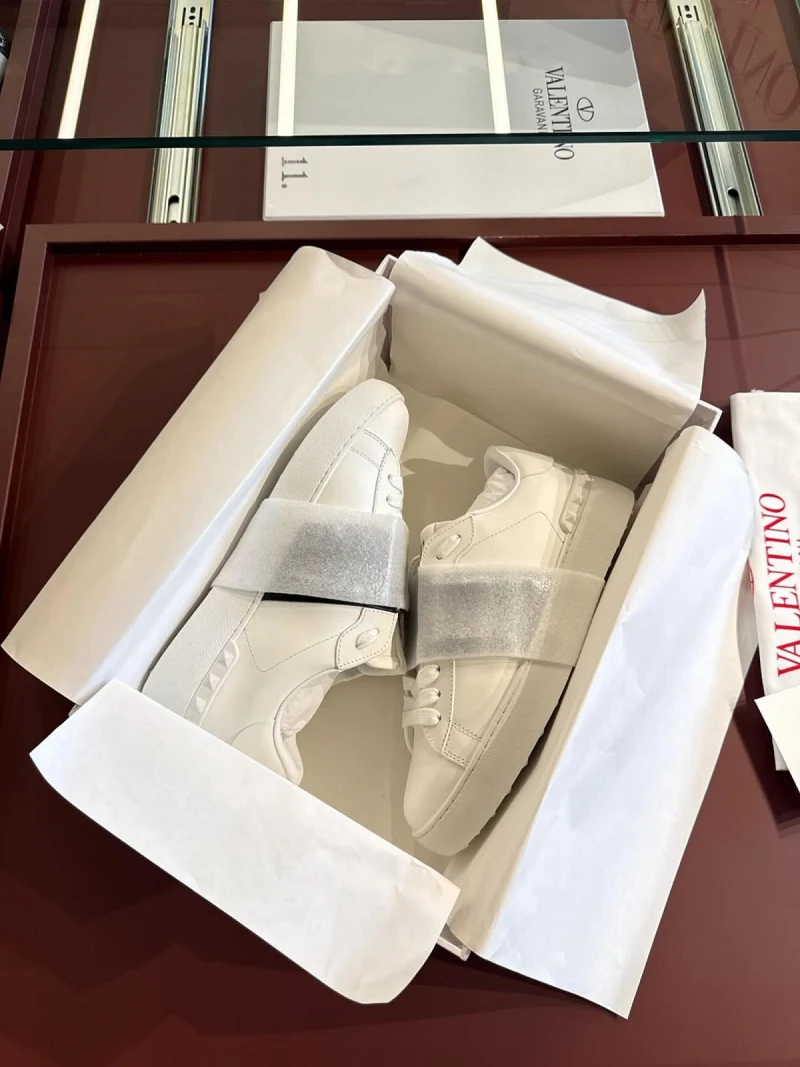 Valentino Garavani Rockstud Siyah Beyaz Kadın Deri Sneaker BS02