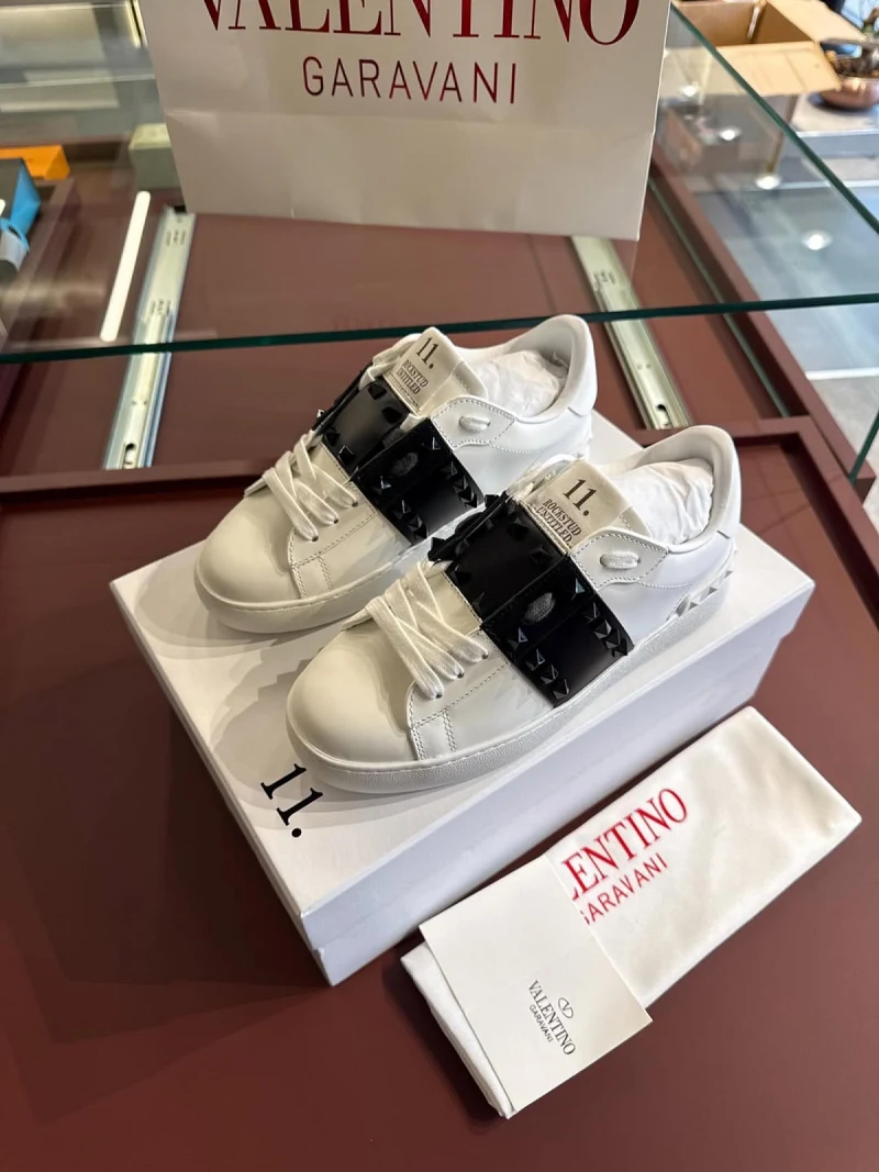 Valentino Garavani Rockstud Siyah Beyaz Kadın Deri Sneaker BS02