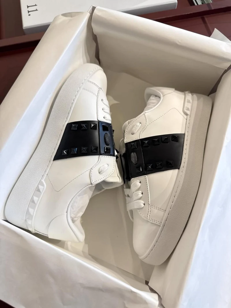 Valentino Garavani Rockstud Siyah Beyaz Kadın Deri Sneaker BS02