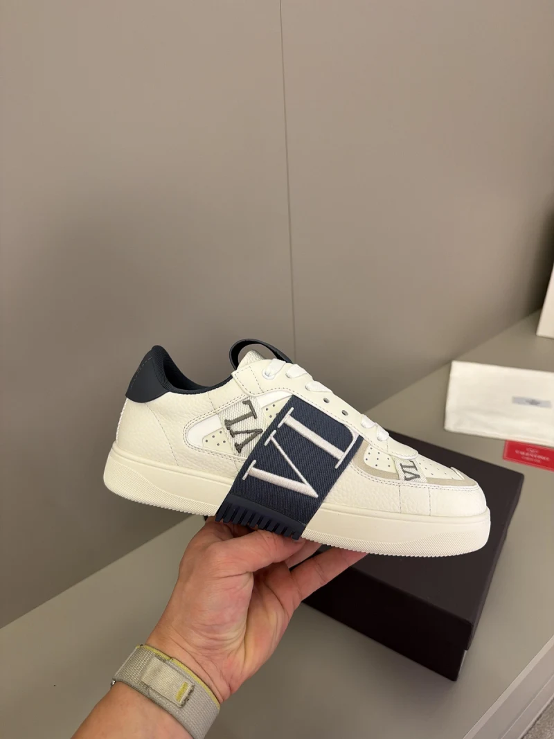 Valentino Garavani (kodm1102)