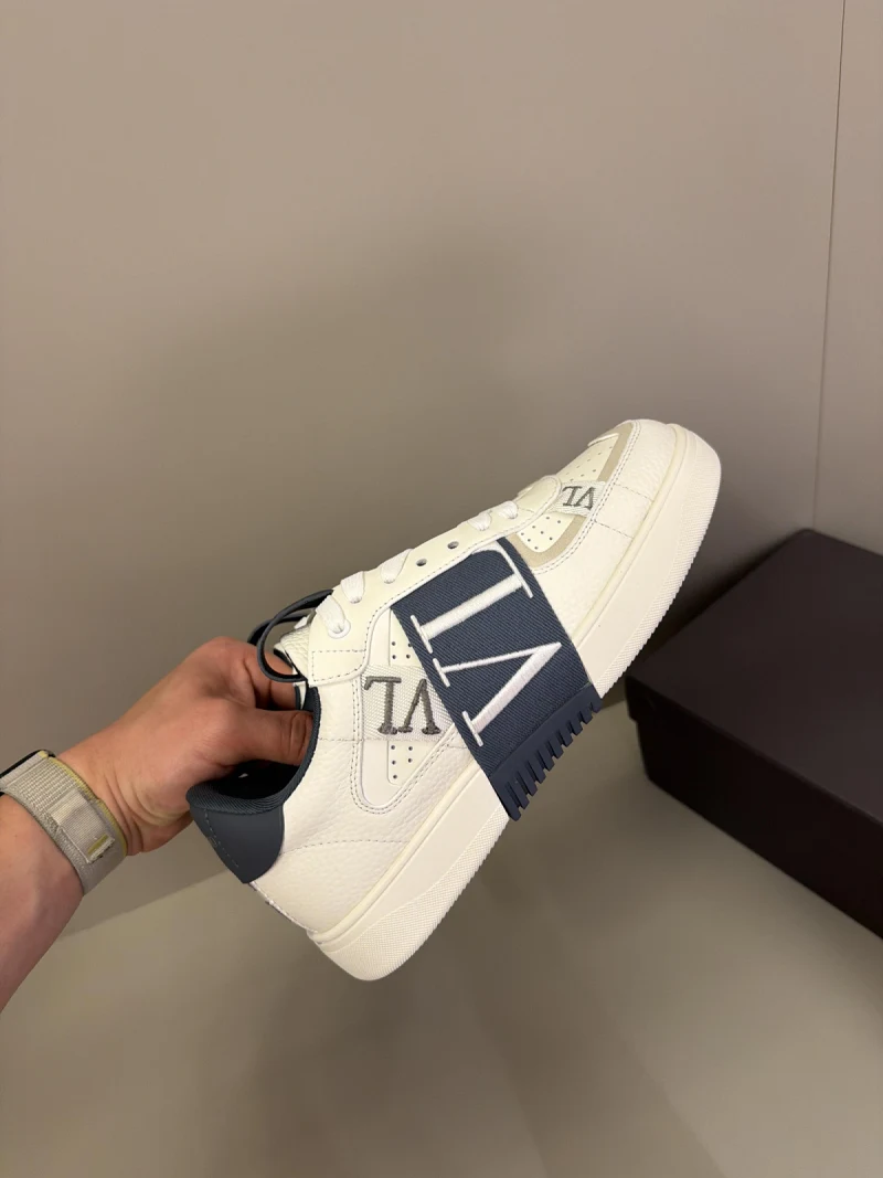 Valentino Garavani (kodm1102)