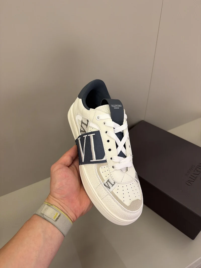 Valentino Garavani (kodm1102)