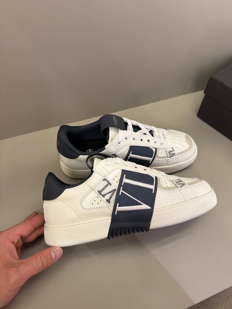 Valentino Garavani (kodm1102)