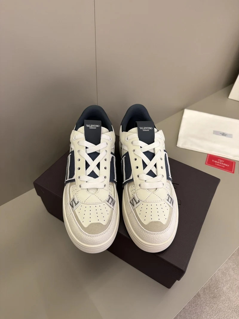 Valentino Garavani (kodm1102)