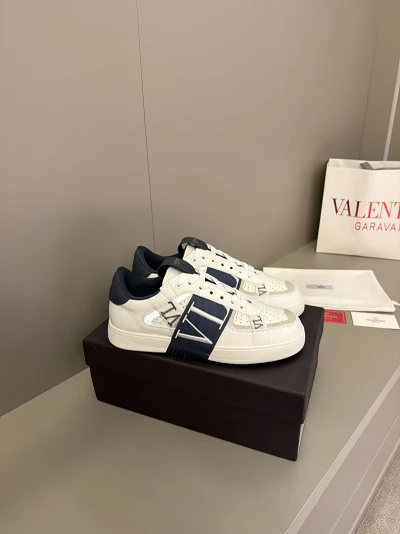 Valentino Garavani (kodm1102)