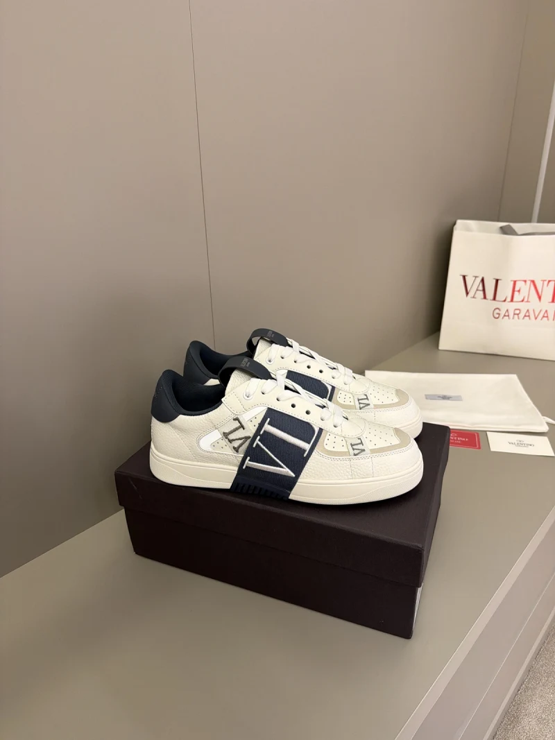 Valentino Garavani (kodm1102)
