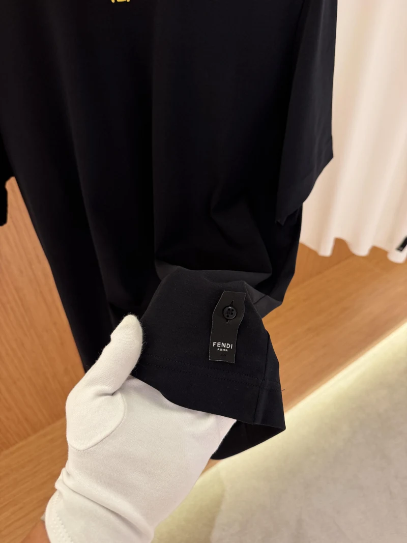 FENDİ T-shirt S