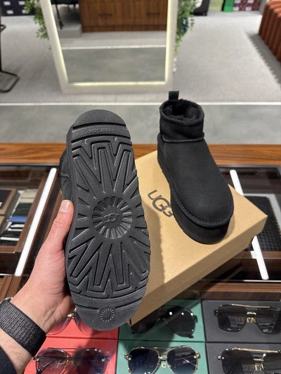 UGG -8004