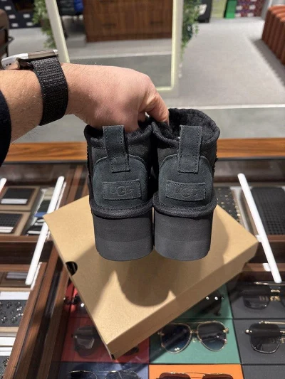 UGG -8004
