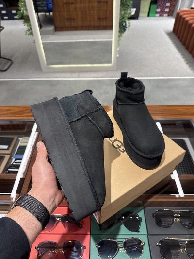 UGG -8004