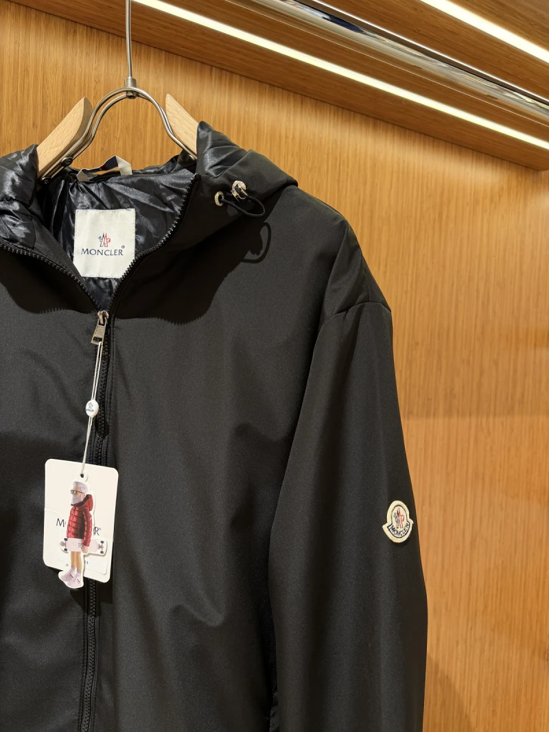 Moncler Hooded Parachute Top (BATTAL)