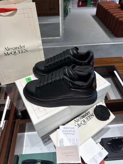 Alexander McQueen (parlak)