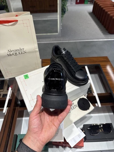 Alexander McQueen (parlak)