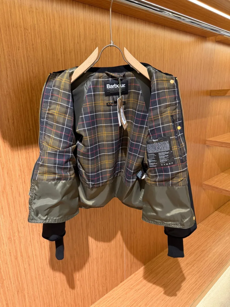 Barbour Siyah Gold Detaylı Ceket