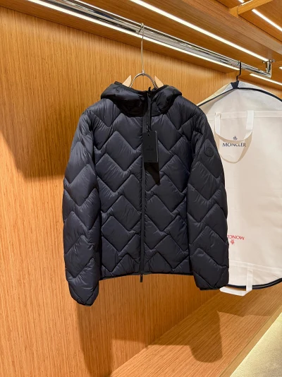 Moncler İnce Kapüşonlu Mont