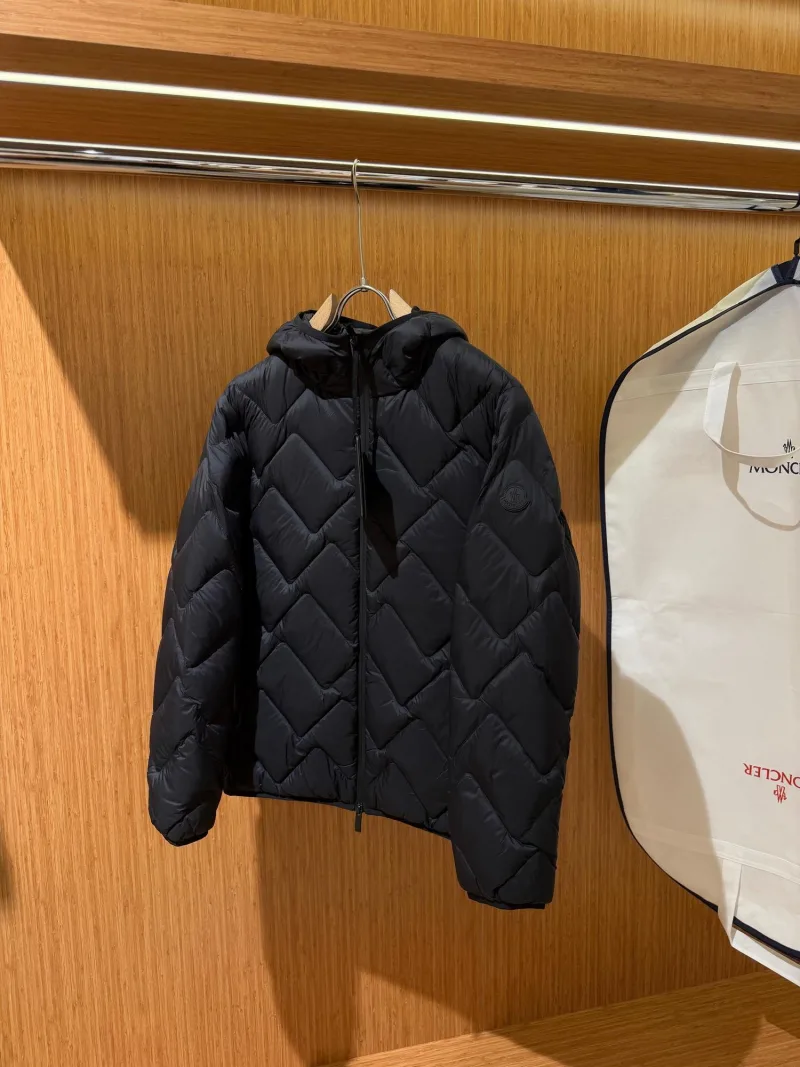 Moncler İnce Kapüşonlu Mont