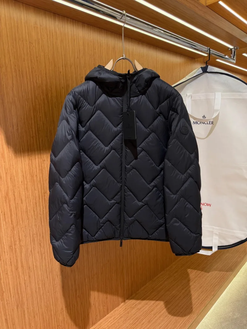 Moncler İnce Kapüşonlu Mont
