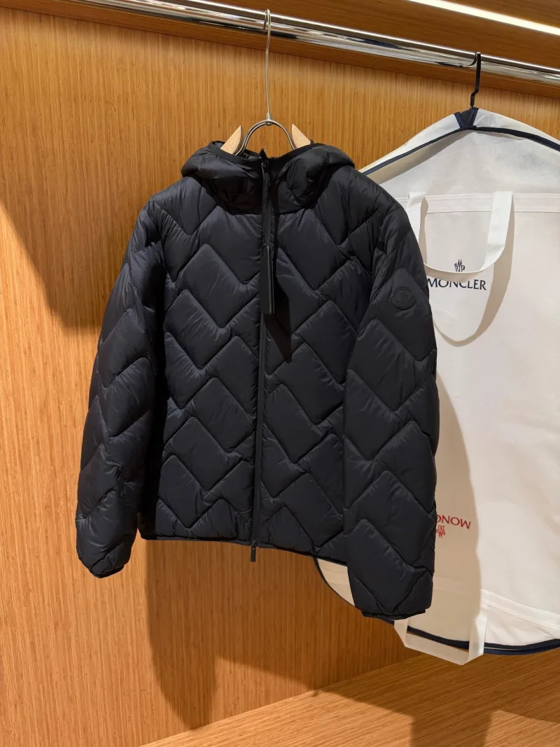 Moncler İnce Kapüşonlu Mont