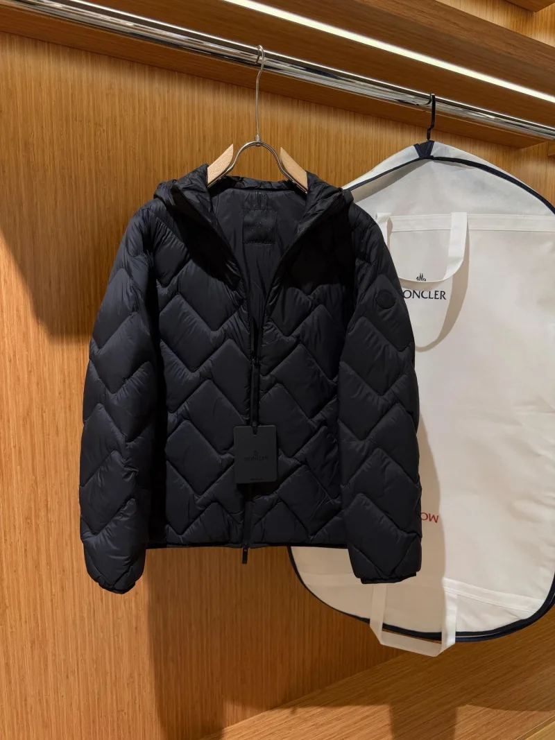 Moncler İnce Kapüşonlu Mont