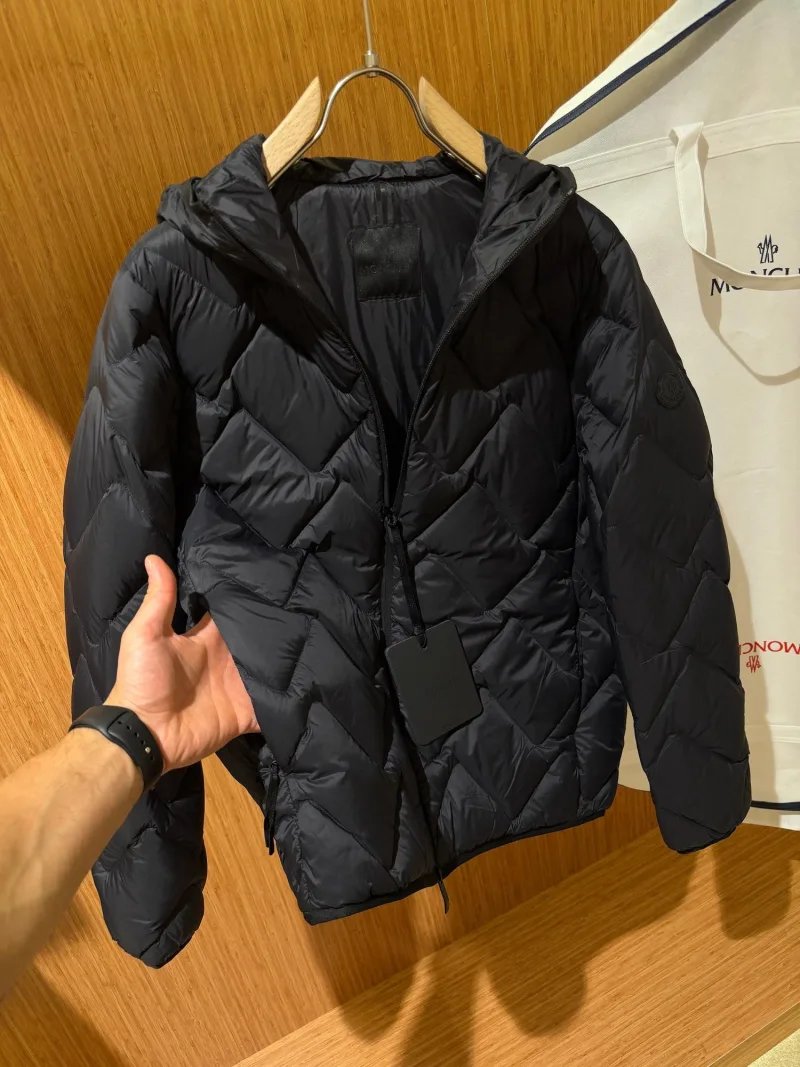 Moncler İnce Kapüşonlu Mont