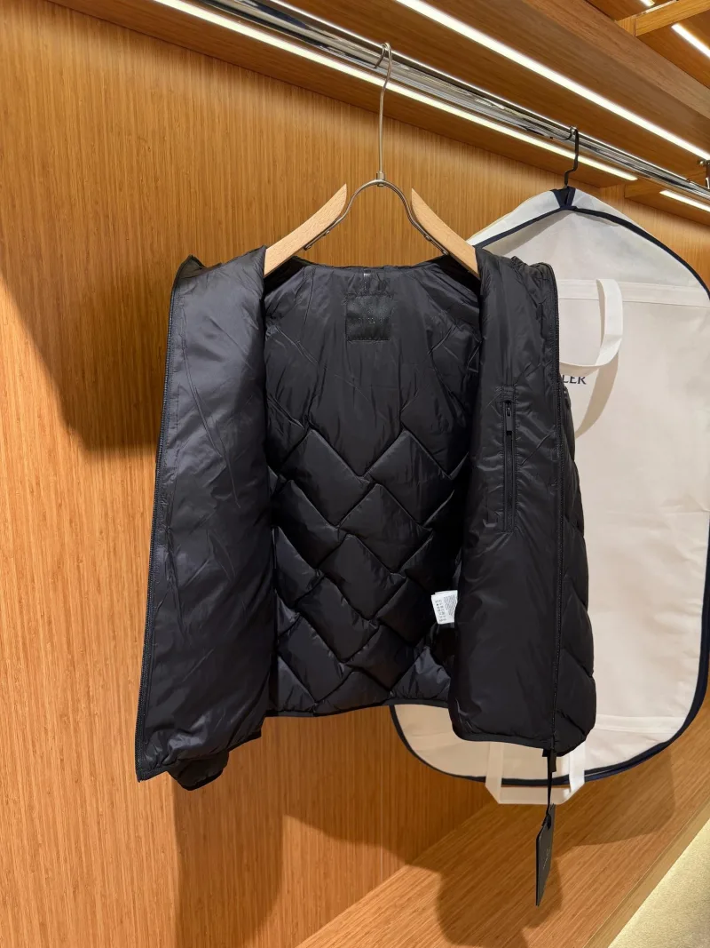 Moncler İnce Kapüşonlu Mont