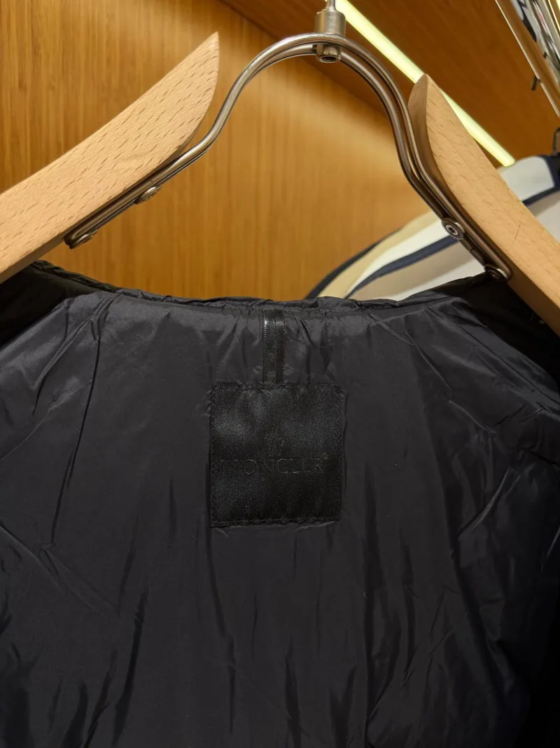 Moncler İnce Kapüşonlu Mont
