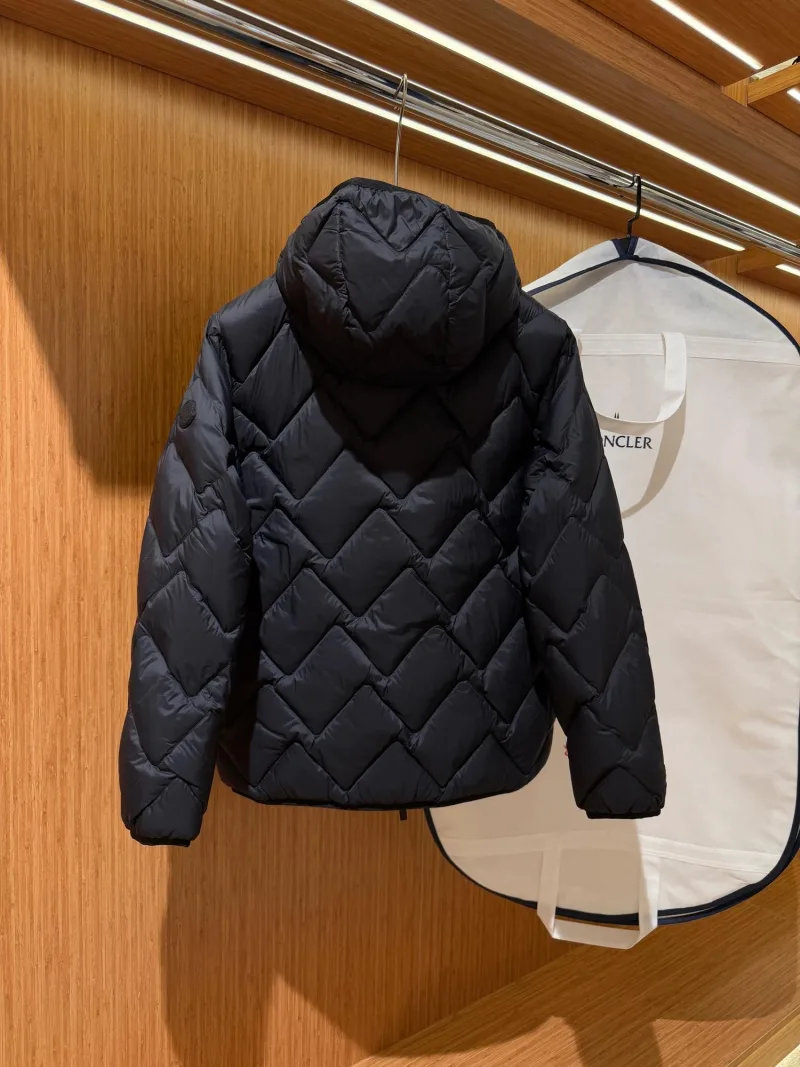 Moncler İnce Kapüşonlu Mont
