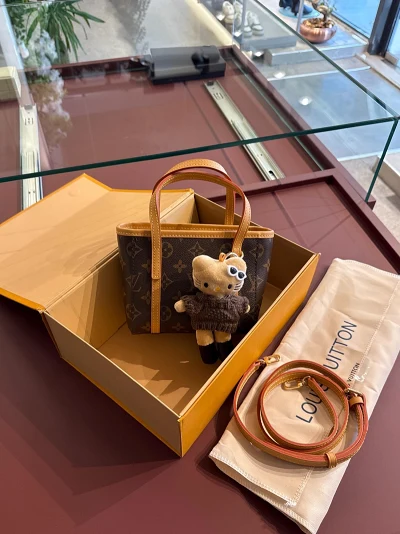 Louis Vuitton Monogram Tote Bag