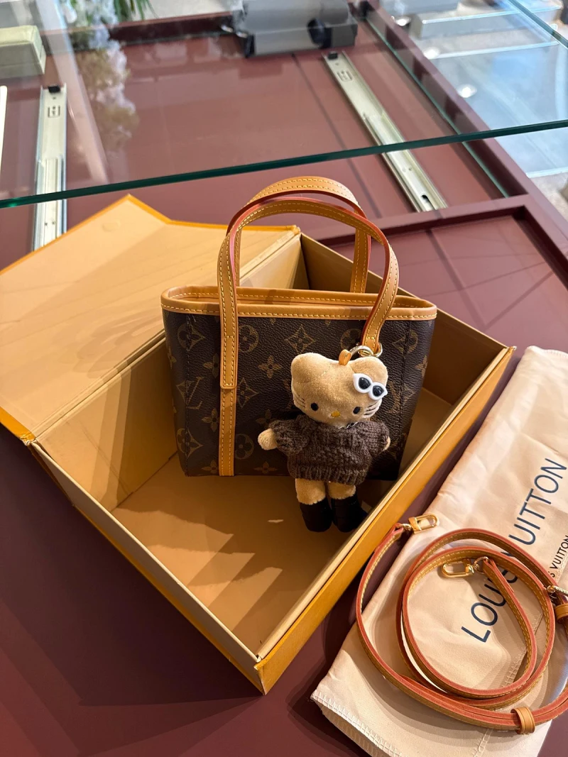 Louis Vuitton Monogram Tote Bag
