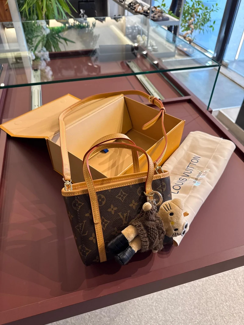Louis Vuitton Monogram Tote Bag