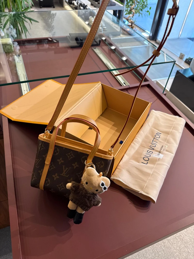 Louis Vuitton Monogram Tote Bag