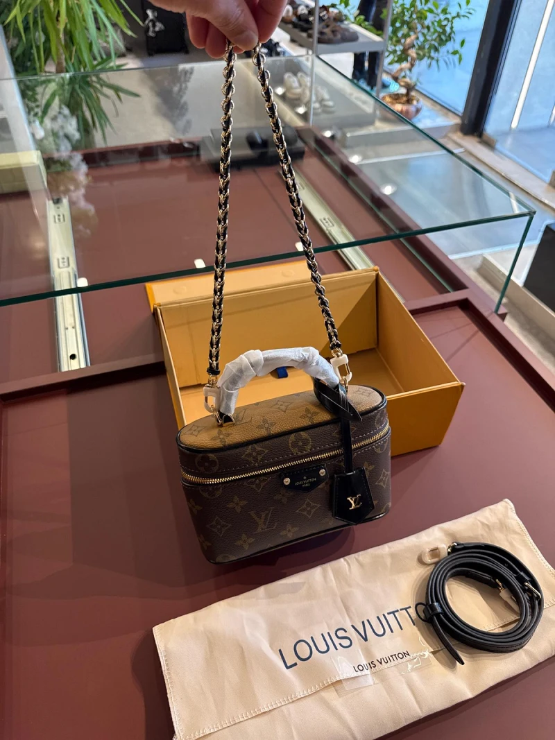 Louıs Vuıtton Vanity Chain Pouch