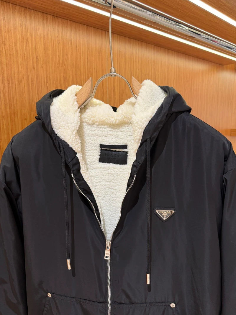 Prada Peluş Astarlı Mont